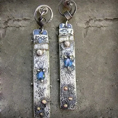 Fabiola | Elegant handmade earrings with beautiful blue stones.