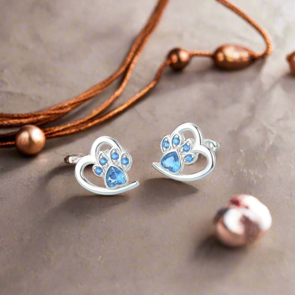 Hilda | and paw earrings with sparkling zirconia for an eye-catcher