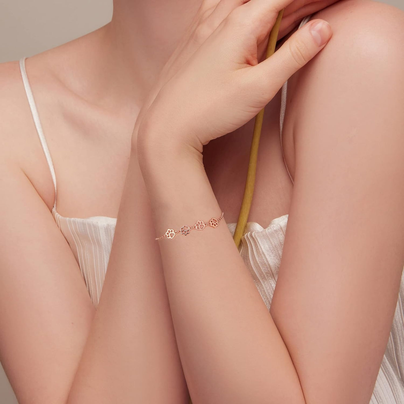 Lucía | MELIA – Elegant adjustable paw-shaped bracelet