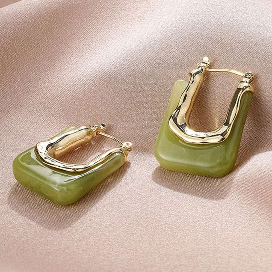 Diana | Gold earrings with radiant green enamel