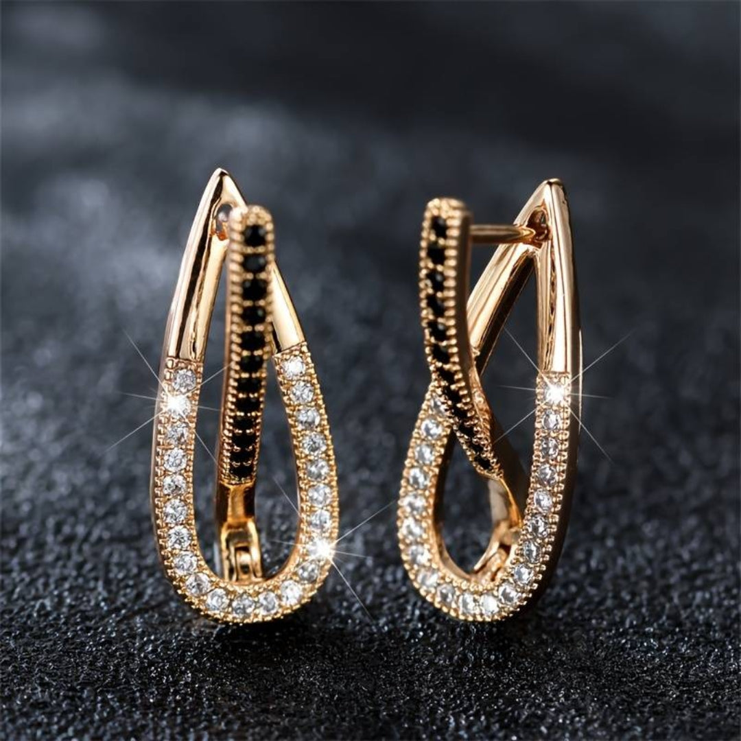 María José | Stylish, shiny black earrings for an elegant look