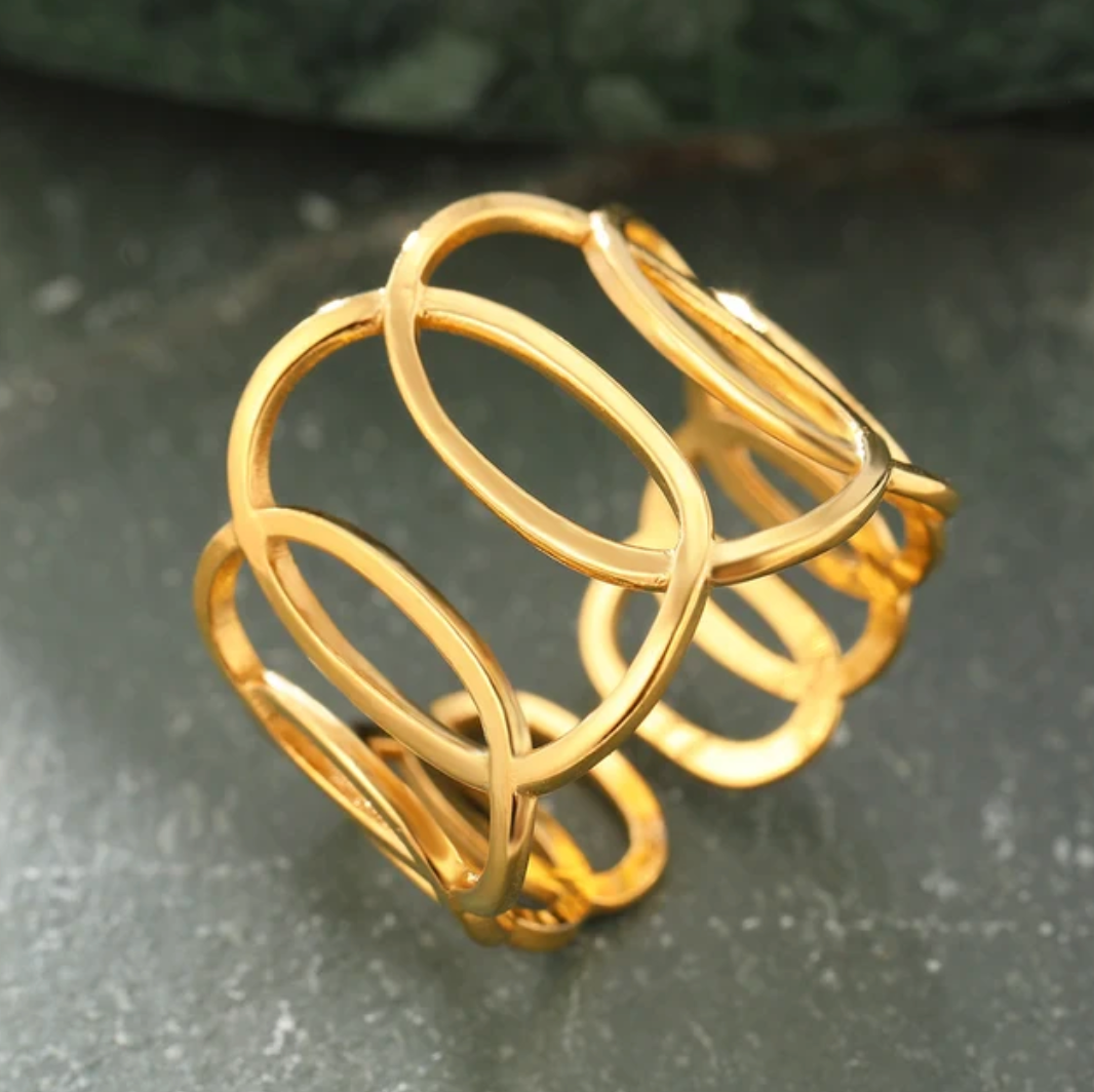 Paloma | Fascinating ring with a modern circular design