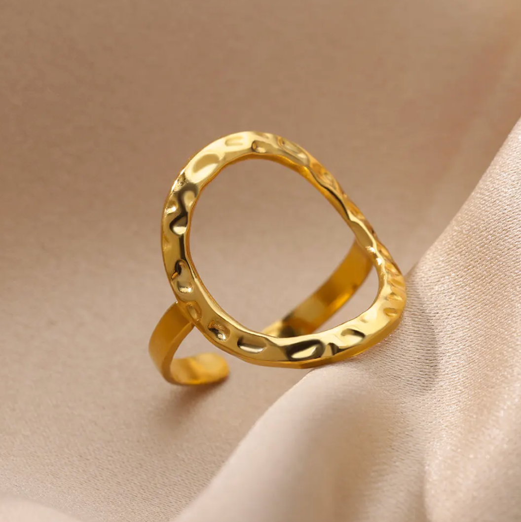 Ramona | Elegant ring with a large circle, 18-carat gold-plated