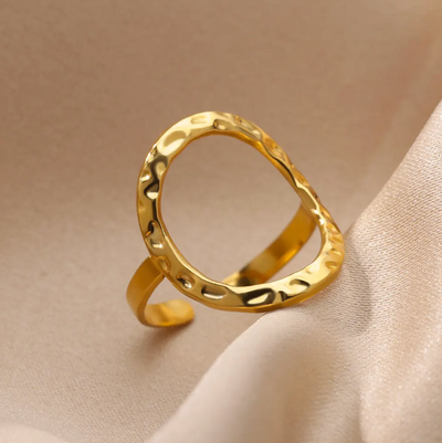 Ramona | Elegant ring with a large circle, 18-carat gold-plated
