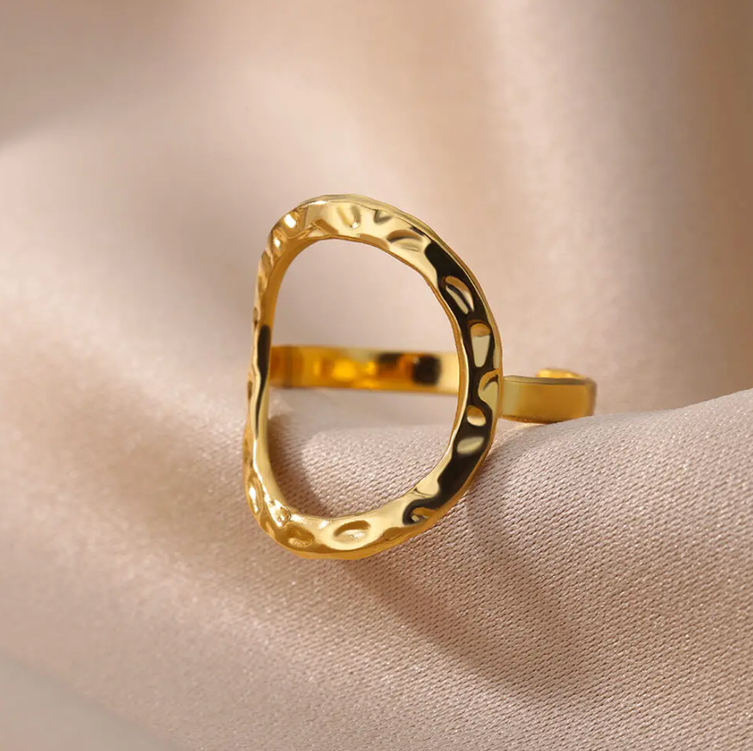 Ramona | Elegant ring with a large circle, 18-carat gold-plated