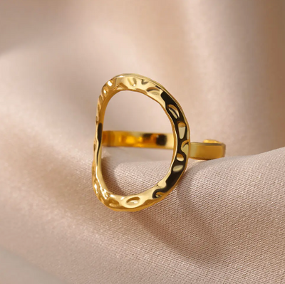 Ramona | Elegant ring with a large circle, 18-carat gold-plated