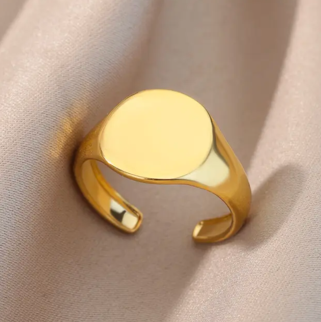 Johana | Elegant 18-carat gold-plated ring with a stylish, round signet