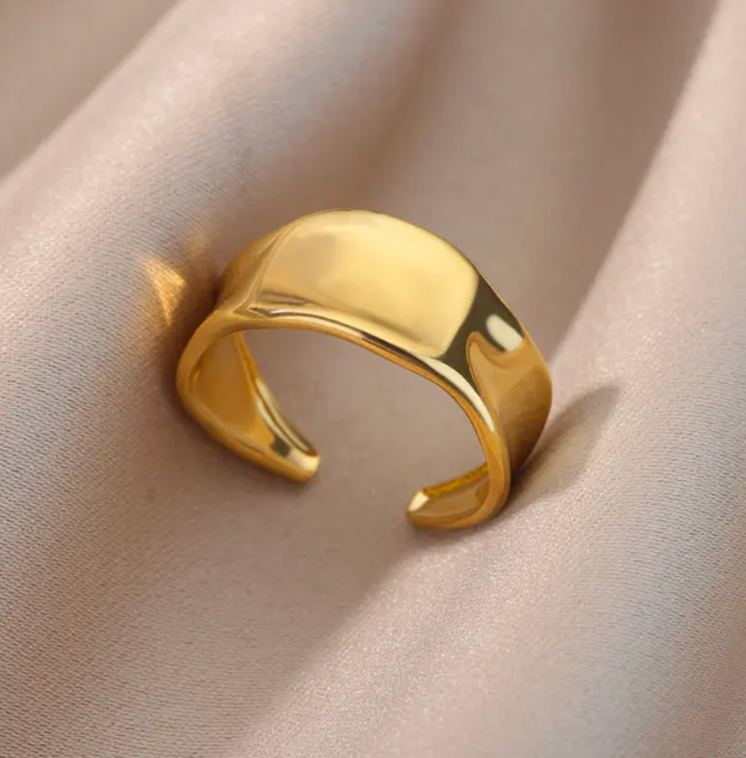 Giovanna | Elegant 18-carat gold-plated ring inspired by the universe