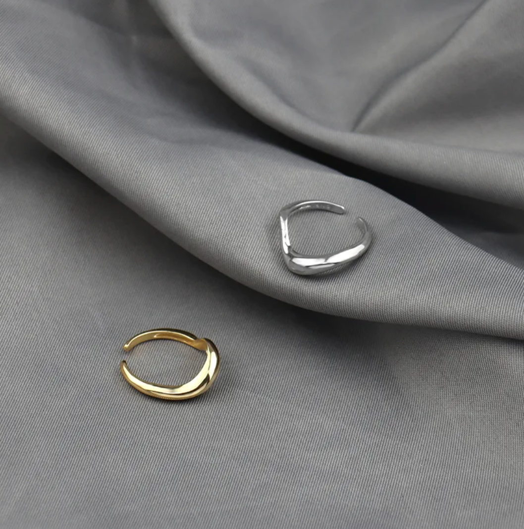 Rita | Elegant 925 silver ring with a harmonious design.