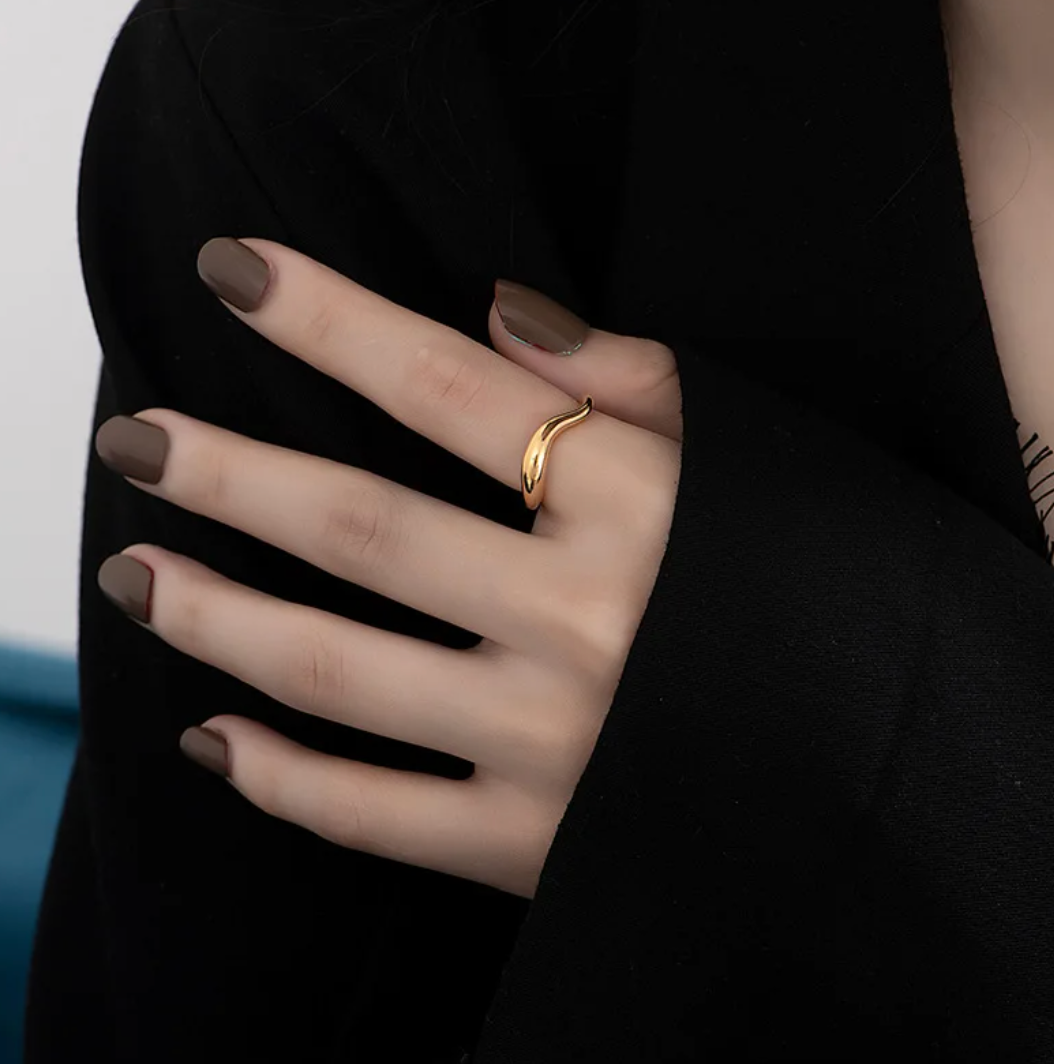 Rita | Stylish ring made of 18-carat gold-plated and 925 sterling silver in a harmonious design