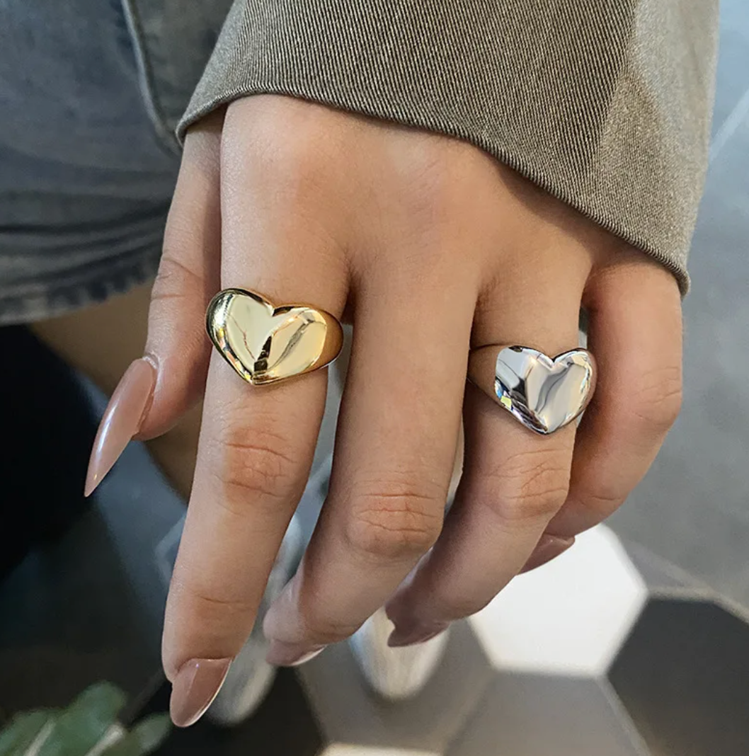 Flavia | Elegant heart ring: a declaration of love.