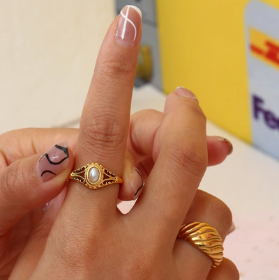 Iliana | Elegant 18-carat gold-plated ring with an exquisite luxury pearl