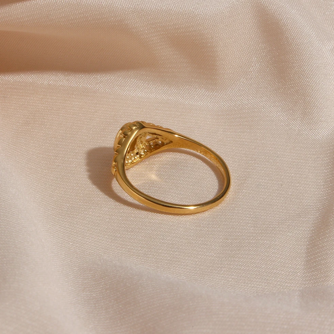 Iliana | Elegant ring with an exquisite luxury pearl