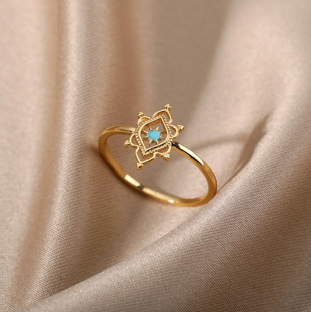 María Fernanda | Elegant antique ring made of 18-carat gold-plated jewelry