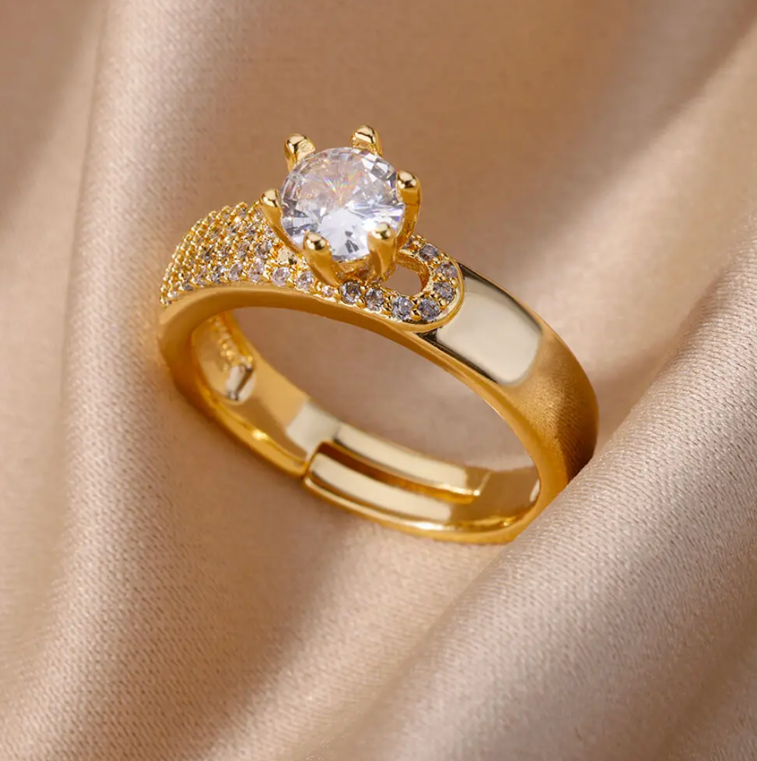 Josefa | Elegant 18-carat gold-plated ring with a radiant Queen Stone