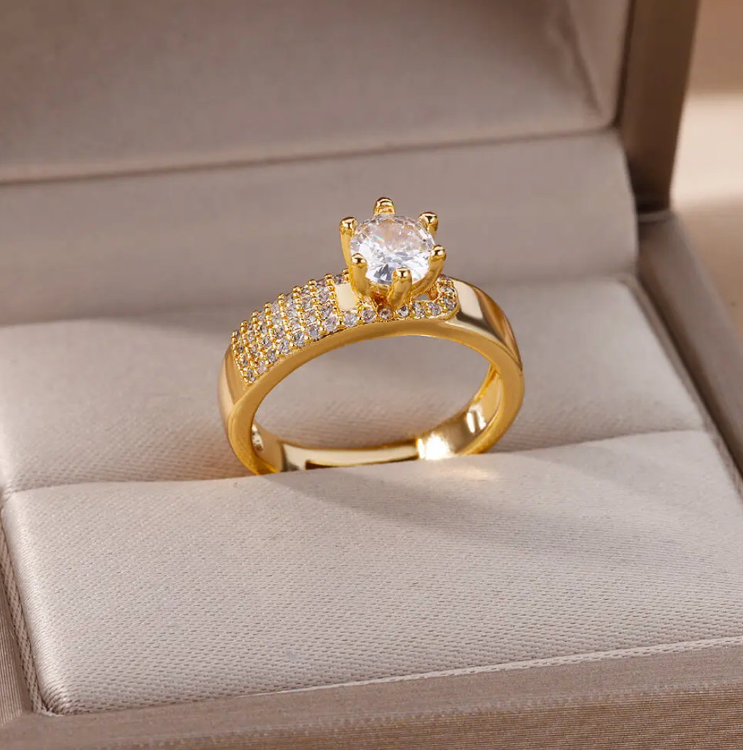 Josefa | Elegant 18-carat gold-plated ring with a radiant Queen Stone