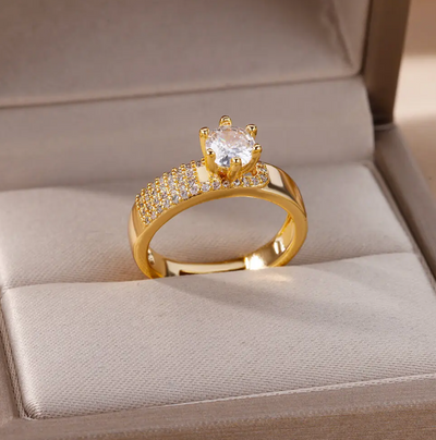 Josefa | Elegant 18-carat gold-plated ring with a radiant Queen Stone