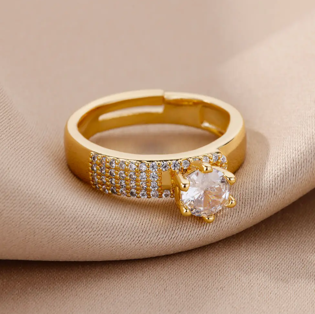 Josefa | Elegant 18-carat gold-plated ring with a radiant Queen Stone