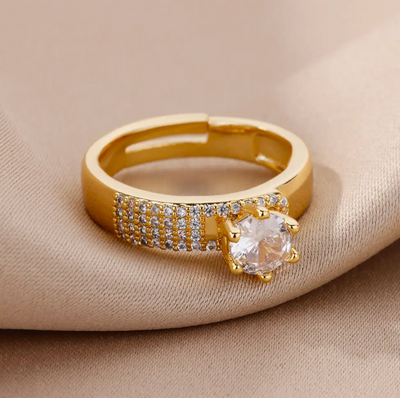 Josefa | Elegant 18-carat gold-plated ring with a radiant Queen Stone