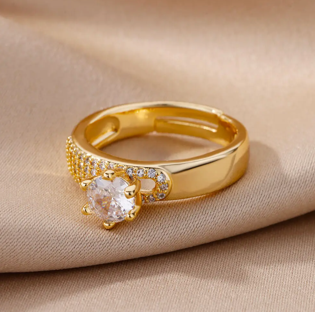 Josefa | Elegant 18-carat gold-plated ring with a radiant Queen Stone