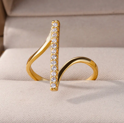 Olga | Elegant ring made of 18-carat gold-plated material with sparkling zircons and an exquisite zircon setting
