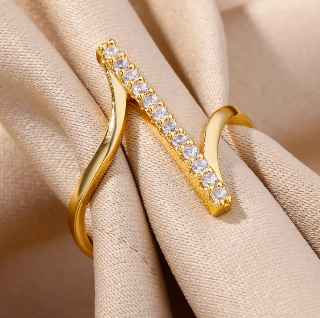 Olga | Elegant ring made of 18-carat gold-plated material with sparkling zircons and an exquisite zircon setting