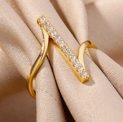 Olga | Elegant ring made of 18-carat gold-plated material with sparkling zircons and an exquisite zircon setting