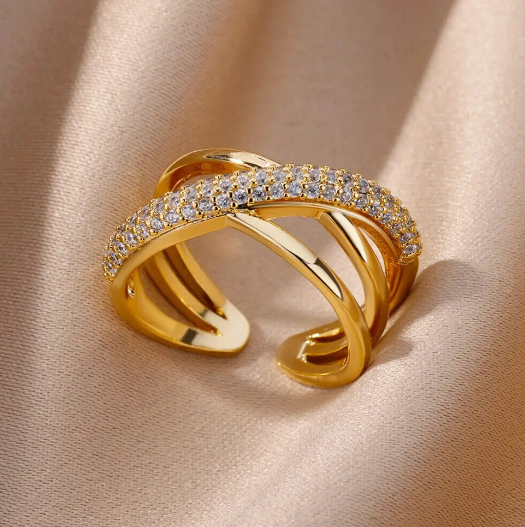 Janeth | Elegant 18-carat gold-plated ring with artfully intertwined paths and sparkling zirconias