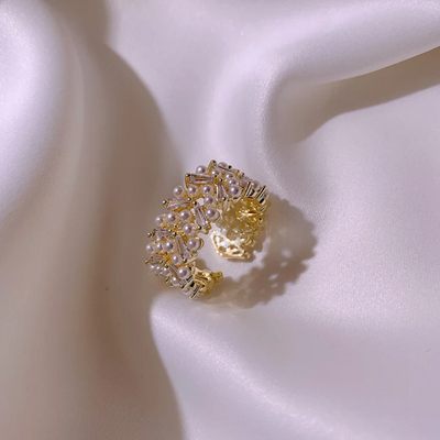 Juliana | Elegant 18-carat gold-plated ring with radiant white caviar pearls