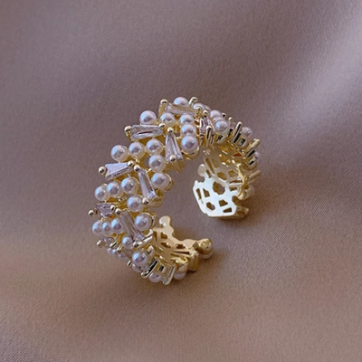 Juliana | Elegant 18-carat gold-plated ring with radiant white caviar pearls