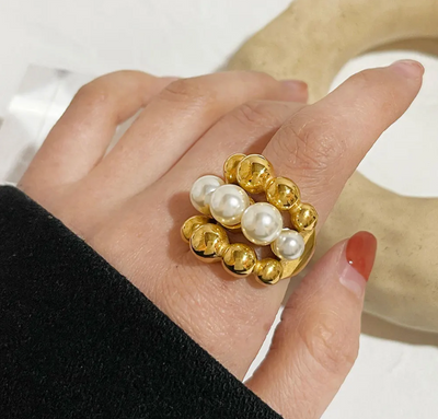 Gabriela | Elegant 18-carat gold-plated ring with a stylish pearl pattern