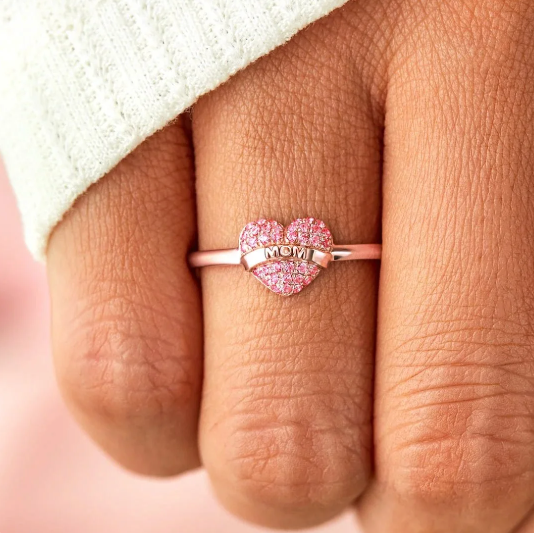 Nancy | Elegant heart ring "Mama" made of 18K gold-plated material with sparkling zirconia.