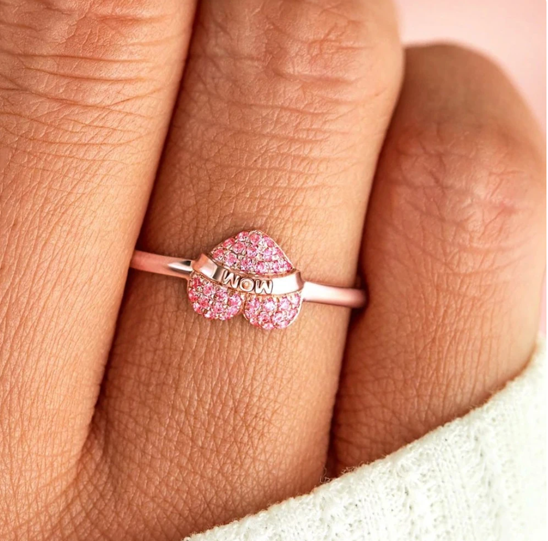 Nancy | Elegant heart ring "Mama" made of 18K gold-plated material with sparkling zirconia.