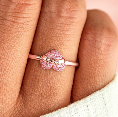 Nancy | Elegant heart ring "Mama" made of 18K gold-plated material with sparkling zirconia.