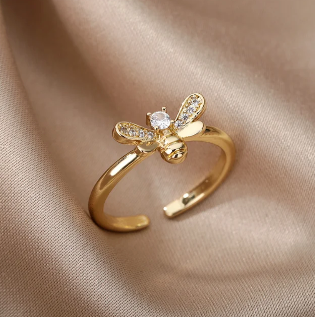 Andrea | Elegant adjustable ring with bee and sparkling zirconia, 18-carat gold-plated