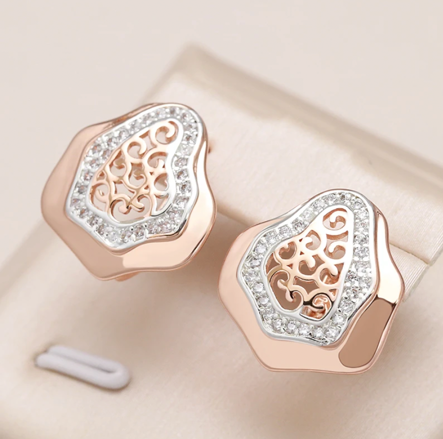 Dayana | Earrings with golden zirconia