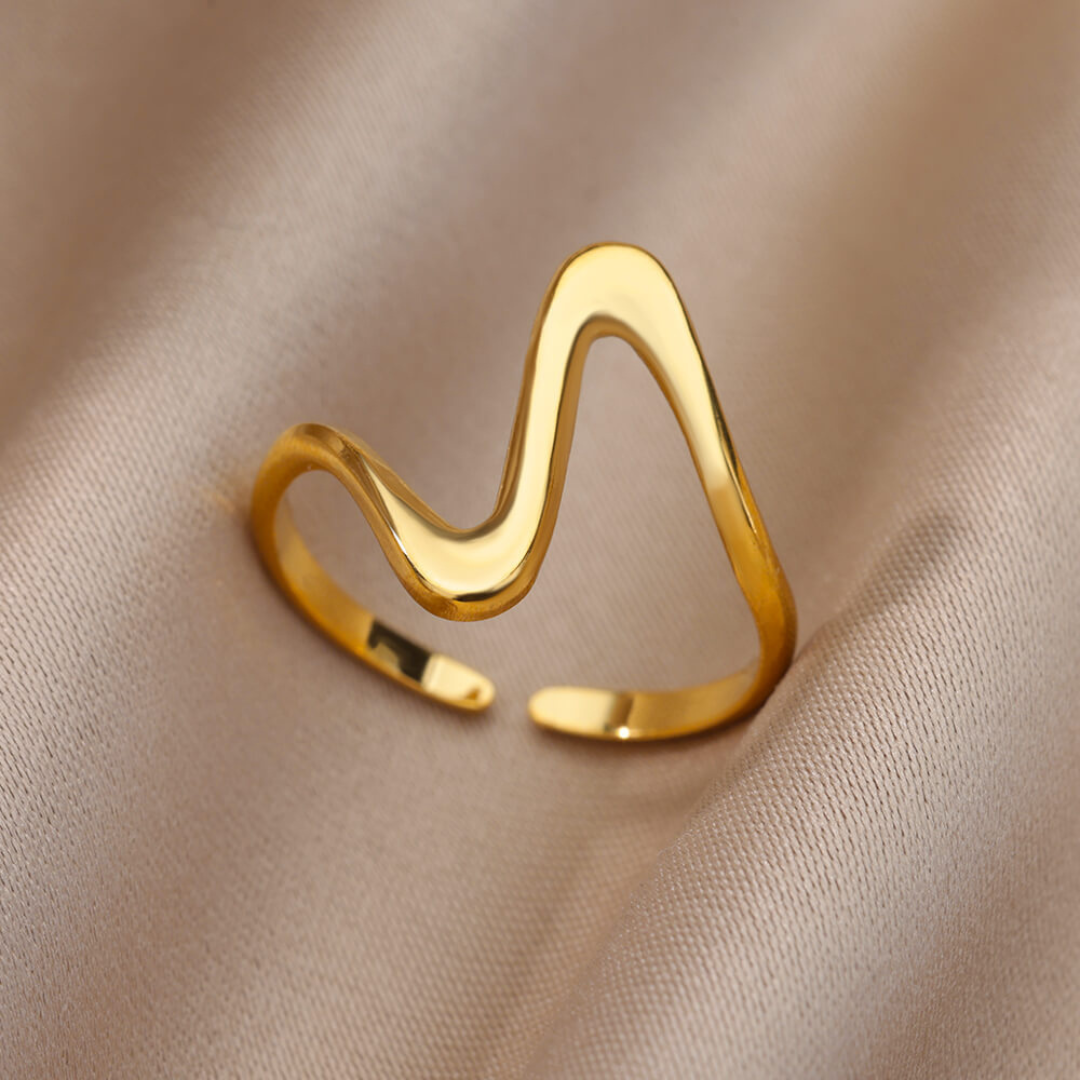 Leticia | Elegant 18K gold-plated ring with a contemporary, abstract design