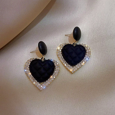 Xara | Elegant gold earrings with a dark heart design
