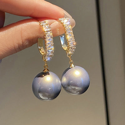 Nuria | Pearl earrings with precious stones in a luxurious design