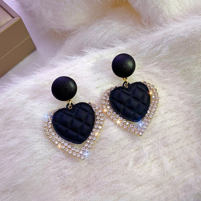 Xara | Elegant gold earrings with a dark heart design
