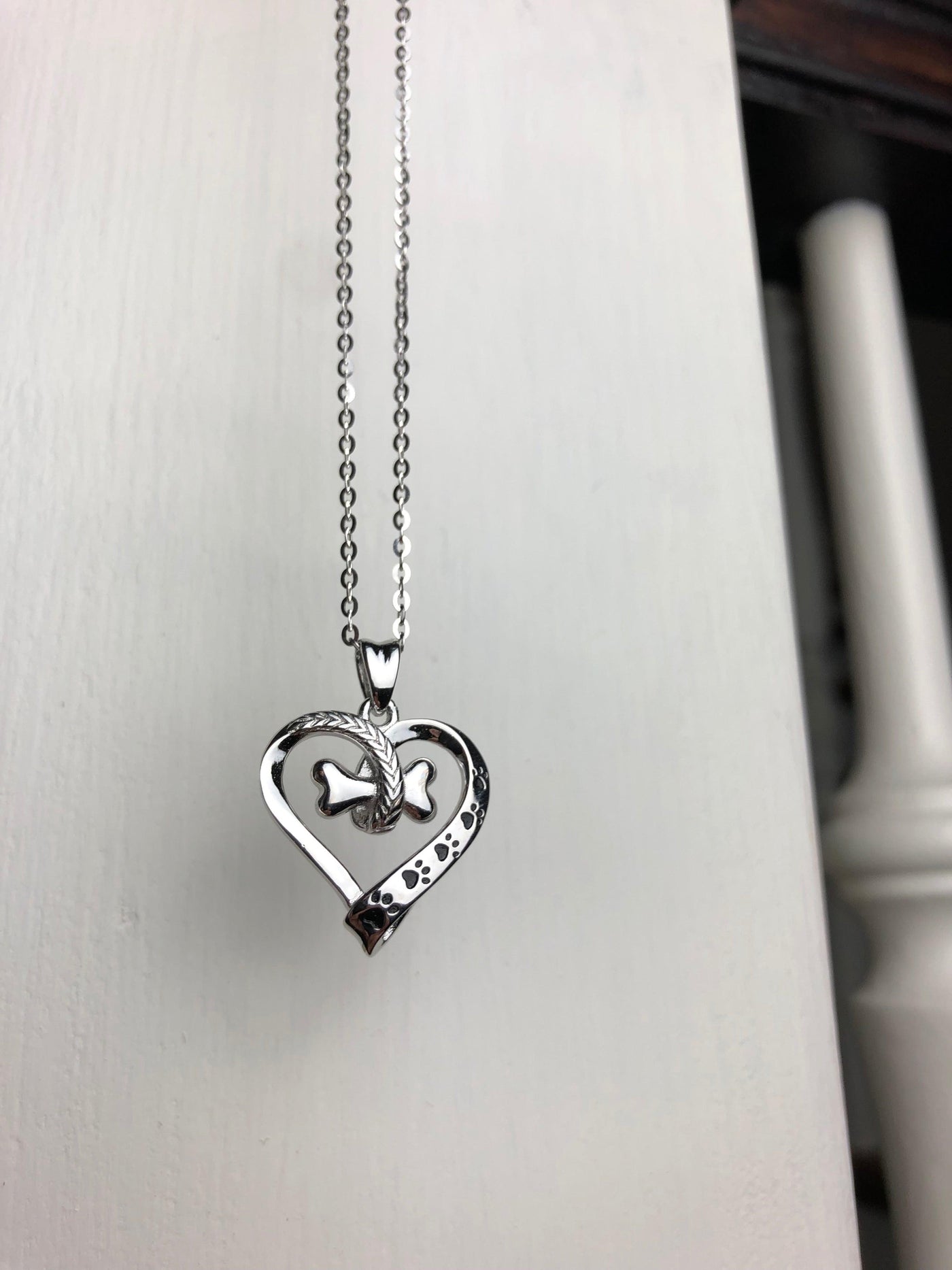Marta | Necklace with an adorable paw and heart design