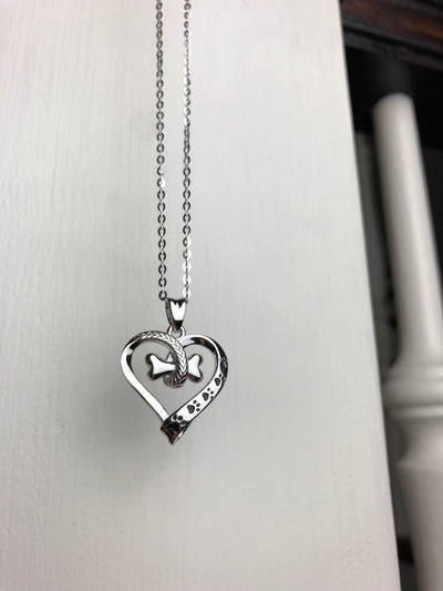 Marta | Necklace with an adorable paw and heart design