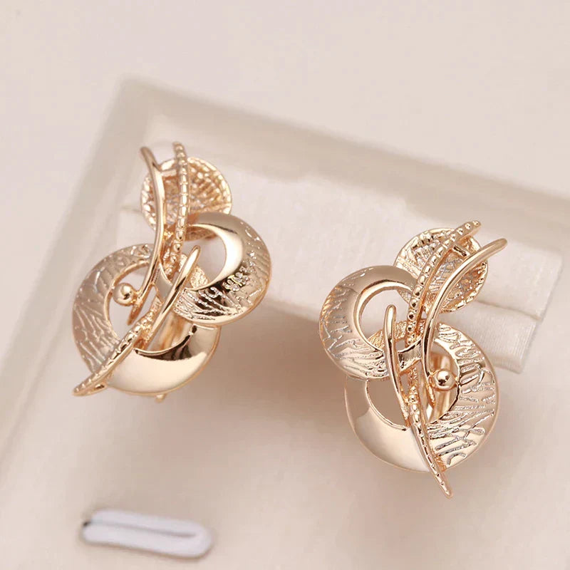 Violet | Elegant gold earrings with a stylized irregular shape