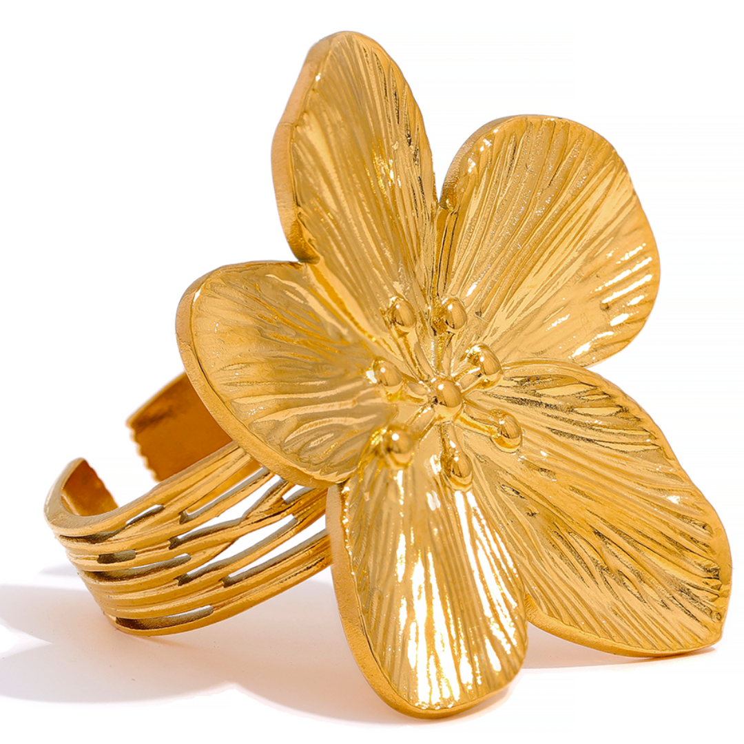 Victoria | Elegant adjustable ring made of material with a charming flower shape with five filigree petals and elegant gold embossing.
