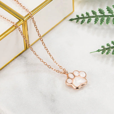 Laura | MALIA – Elegant necklace with a pretty silver paw pendant.