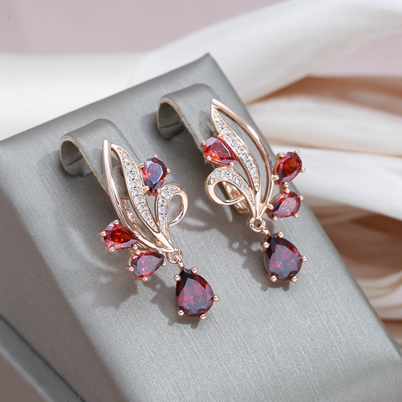 María Elena | Fascinating gold earrings with radiant red crystals