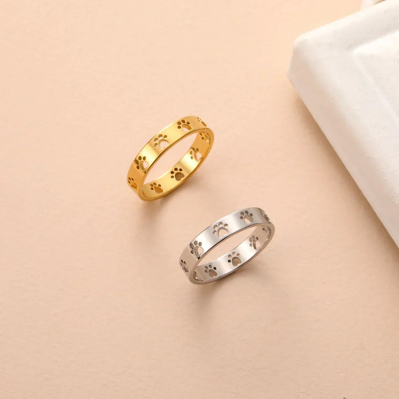 María Fernanda | Shiny gold-effect stainless steel ring