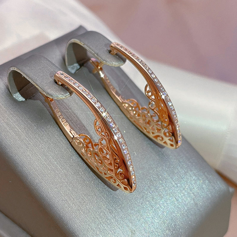 Susana | Elegant gold earrings with sparkling shine