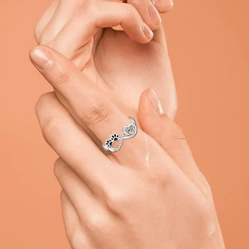 Olivia | Paw ring with heart and infinity design and sparkling zirconia for special accents