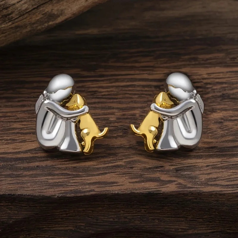 Paola | Hug earrings in silver and gold.